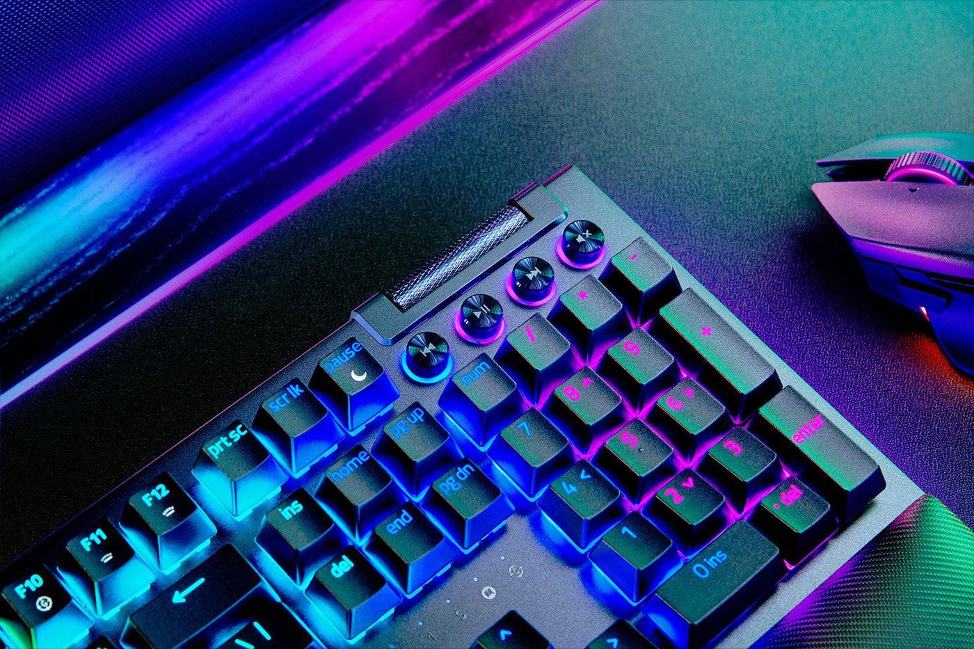 Гейминг клавиатура Razer Keyboard BlackWidow V4 Pro - PN RZ03-04681800-R3M1