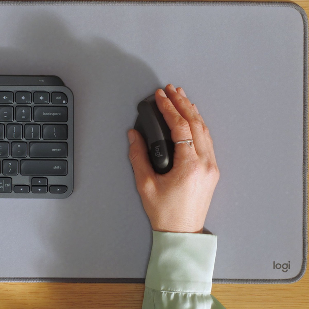 МИШКА LOGITECH LIFT VERTICAL - Black - PN 910-006473