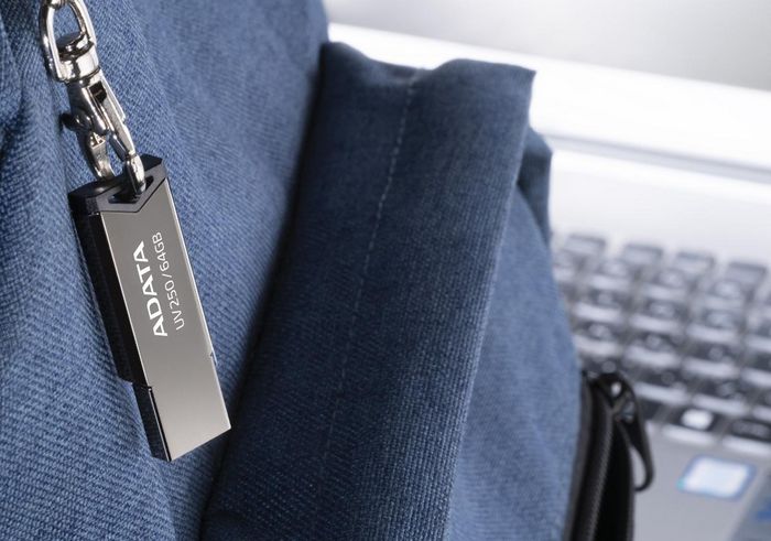 ФЛАШ ПАМЕТ ADATA UV250 - FlashDrive - USB-A 2.0 - 16 GB - Silver - PN AUV250-16G-RBK