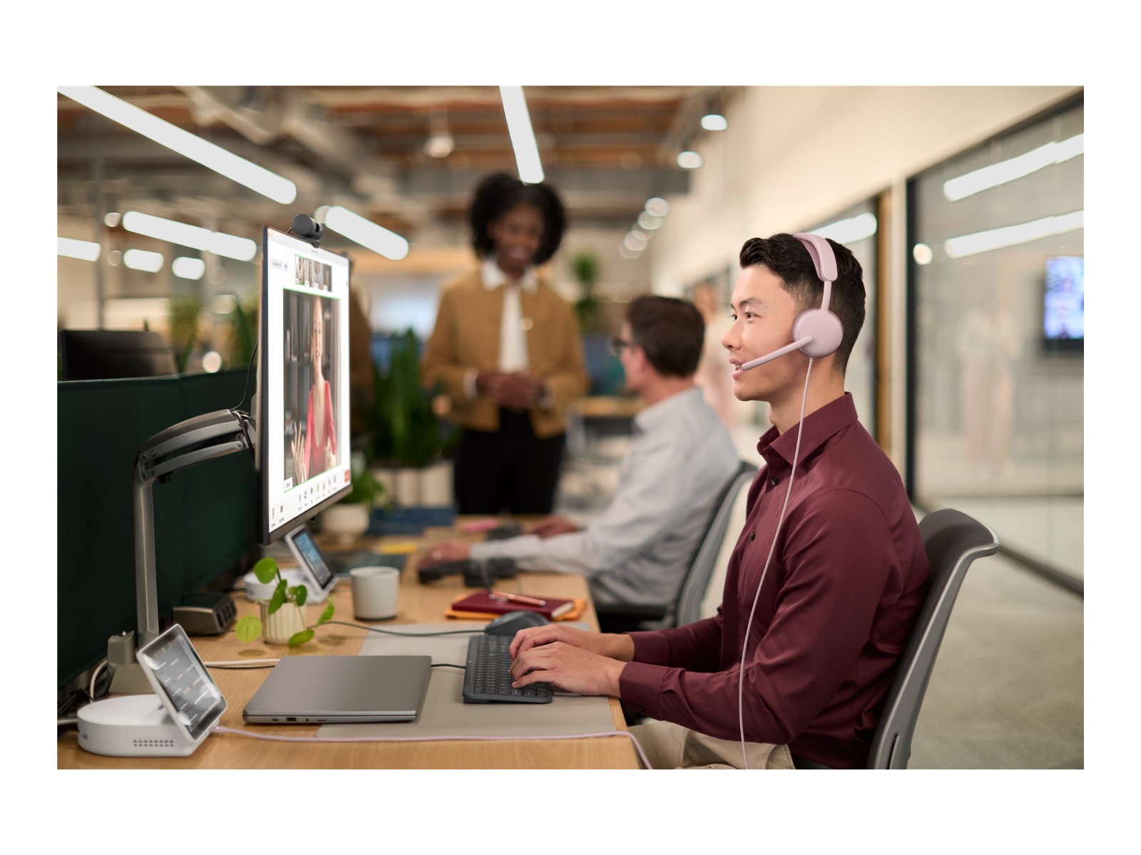 Слушалки Logitech Headset Zone Жични 2 Rosé - PN 981-001616