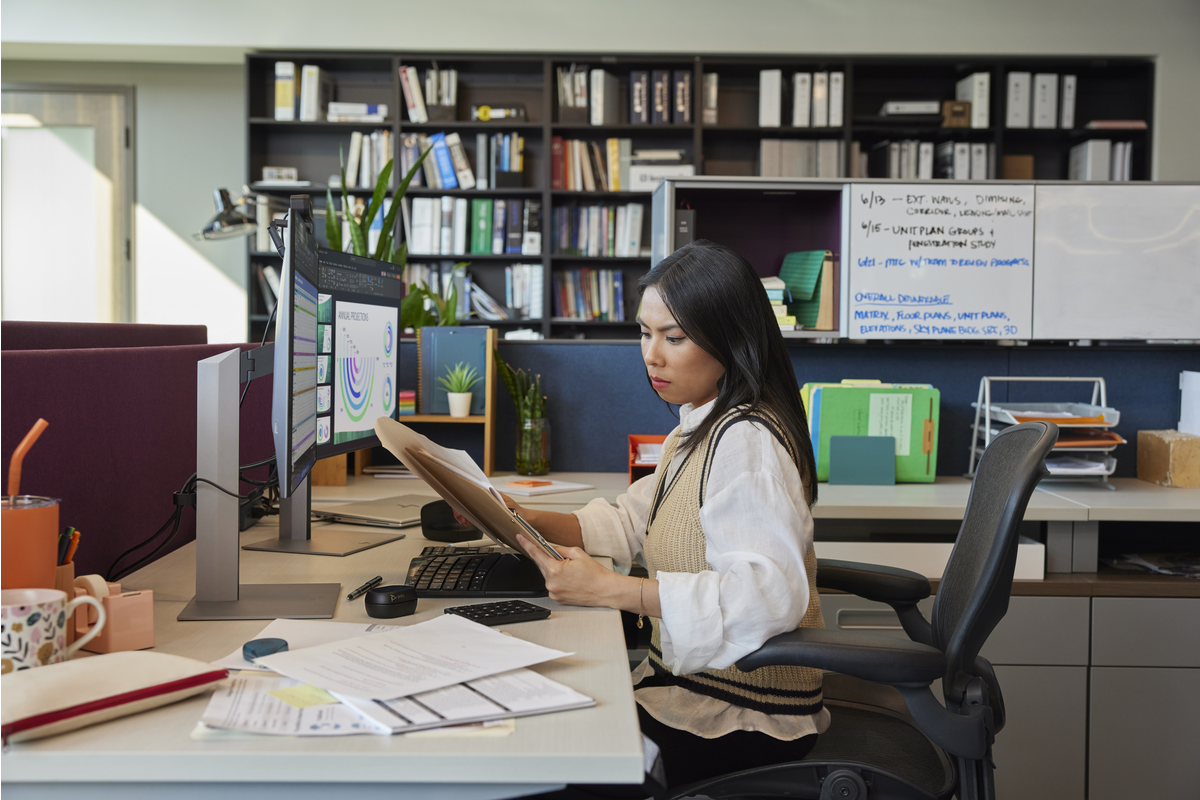 Монитор 24"HP Monitor 8Y2F7AA / 8Y2F7AA#ABB Silver/Black - PN 8Y2F7AA#ABB